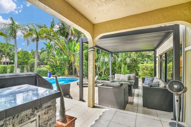 Building Photo - 753 Villa Portofino Cir