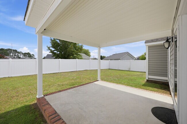 Building Photo - 2517 Sawgrass Dr