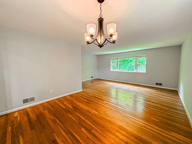 Building Photo - Sought-After 4 Bed 3 Bath L-Shaped Rambler...