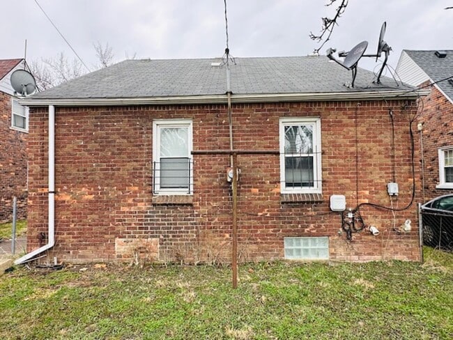 Building Photo - 3 Bedroom 1 Bath For Lease -Section 8 Ready