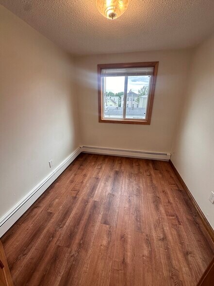 Building Photo - 253 Elm St