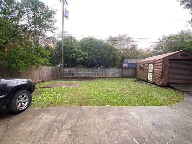 Building Photo - 210-A South Saluda Ave. PRE-LEASE AVAILABL...