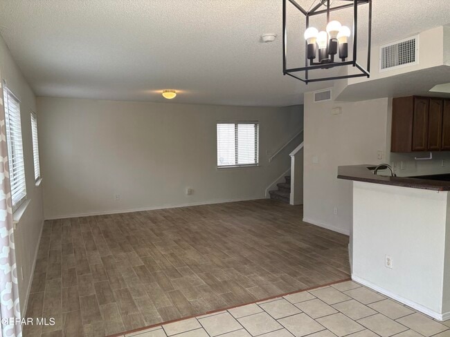 Building Photo - 14077 Tierra Delfin Dr