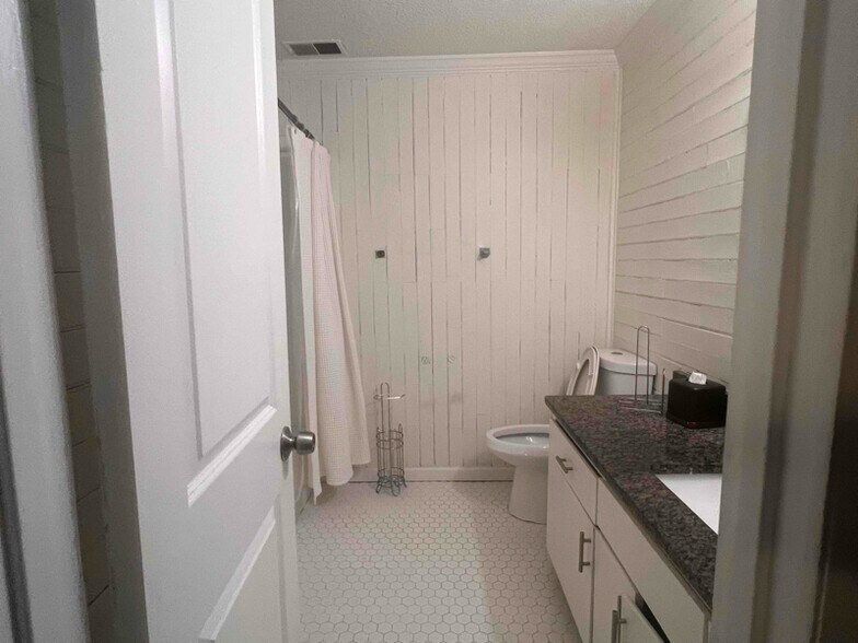 Building Photo - 4701 Flat Shoals Rd