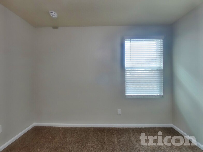 Building Photo - 9083 Kipper Dr