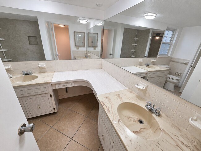 Building Photo - 9125 Hunt Club Ln