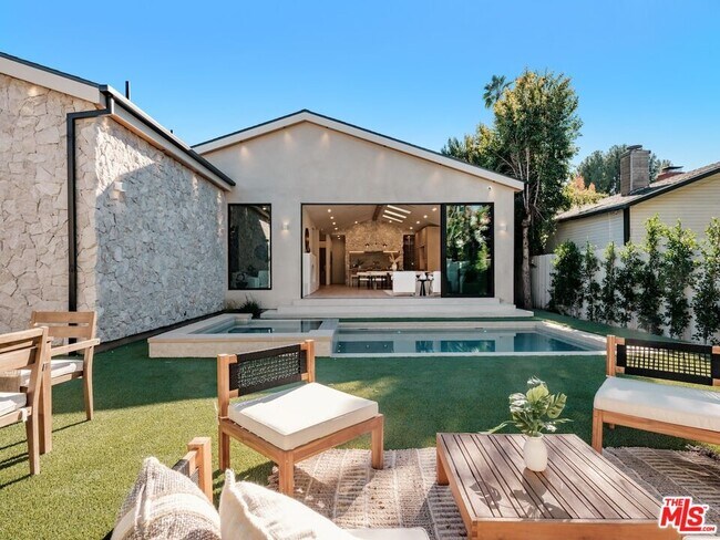 Building Photo - 14647 Morrison St