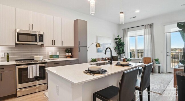 Building Photo - 1133 Harding Pl