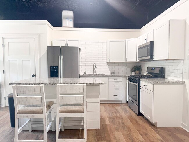 Building Photo - 209 S Church St