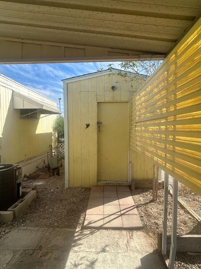 Building Photo - 3601 E Wyoming Ave