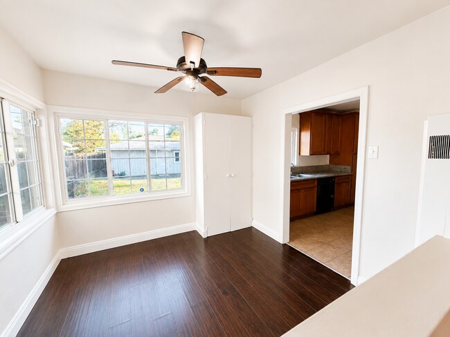 Building Photo - 546 El Camino Ave