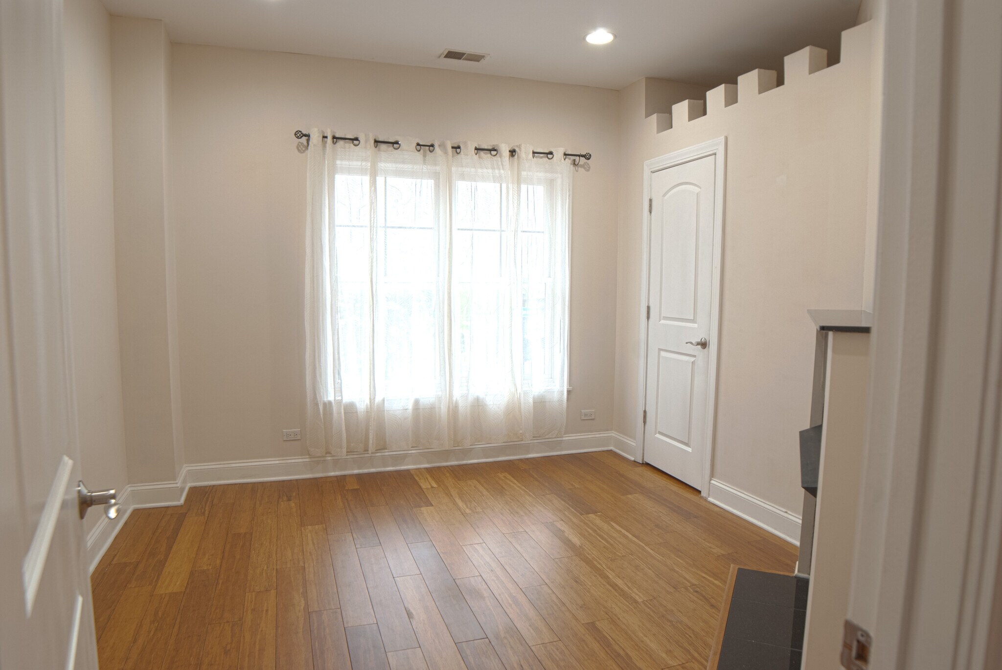 Building Photo - 4953 Oakton St