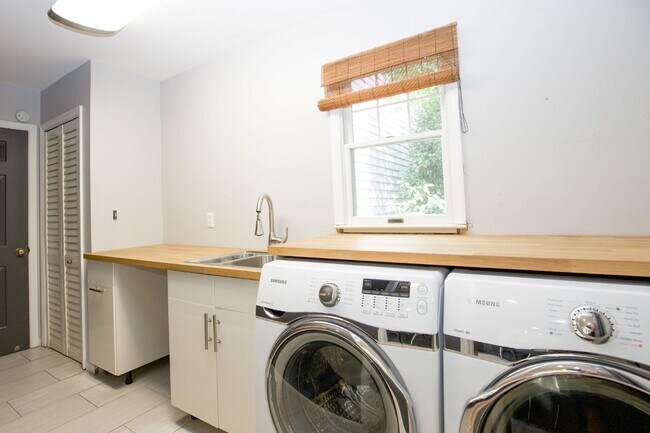 Building Photo - "3-Bedroom Home on Fox Hunt Lane in Southern Pines – Cozy Living Awaits!"