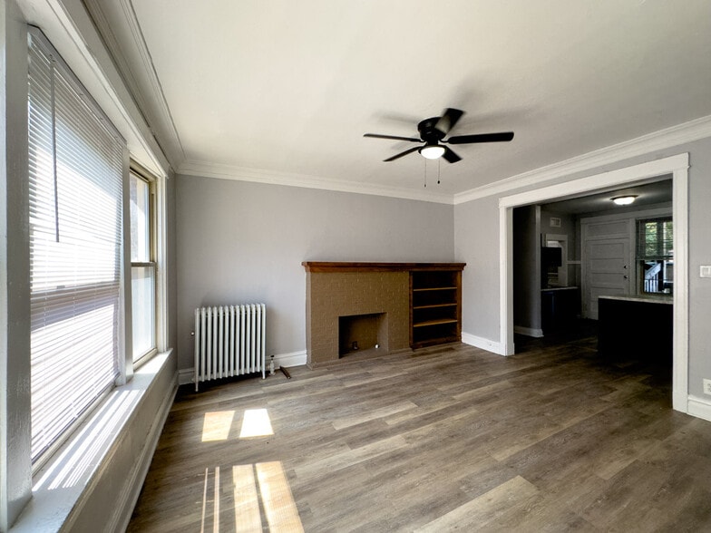 Building Photo - 1222 W Rosemont Ave