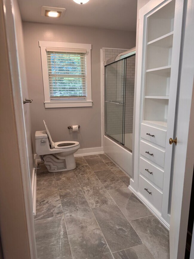 Building Photo - 104 Tanzalon Dr