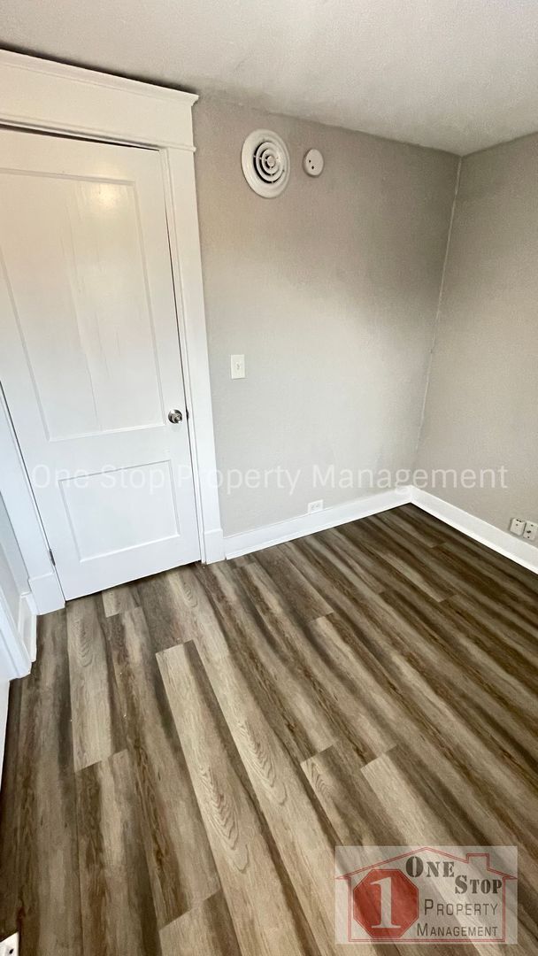 Building Photo - Beautiful 3 Bedroom 1 Bathroom Home in Kansas City!