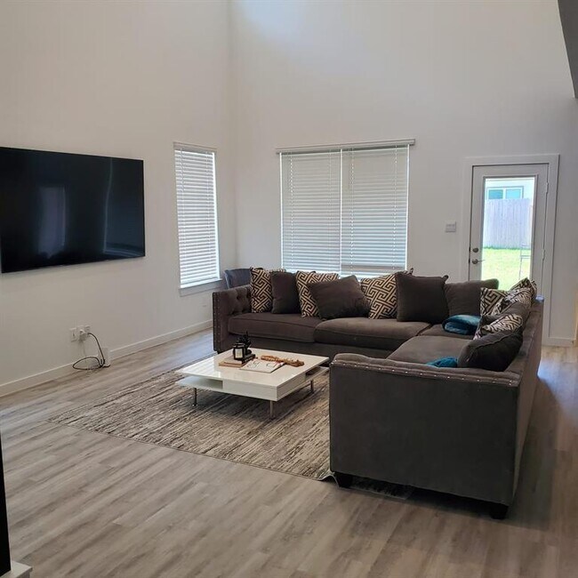 Building Photo - 4226 San Leo Ct