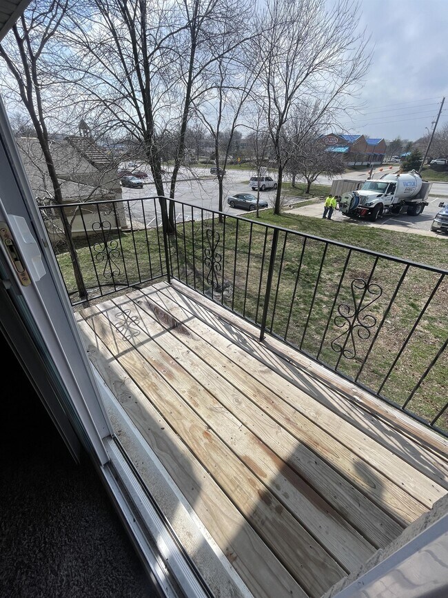 Building Photo - 1200 NW Hwy 7