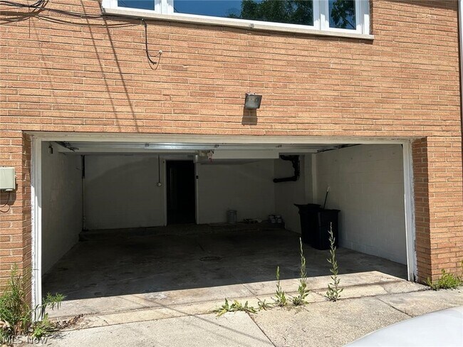 Building Photo - 17914 Chagrin Blvd