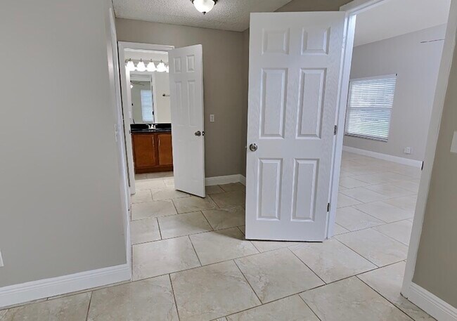 Building Photo - 1424 Liz Ln