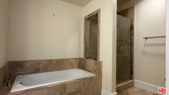 Building Photo - 2020 Holly Dr