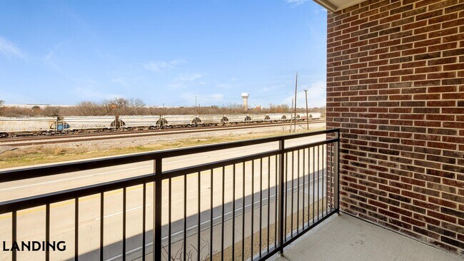 Building Photo - 108 N US Hwy 377