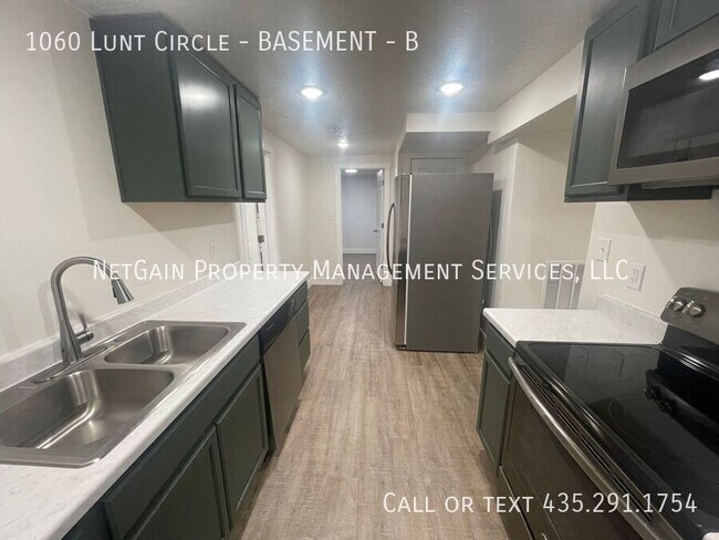 Building Photo - 1060 Lunt Cir