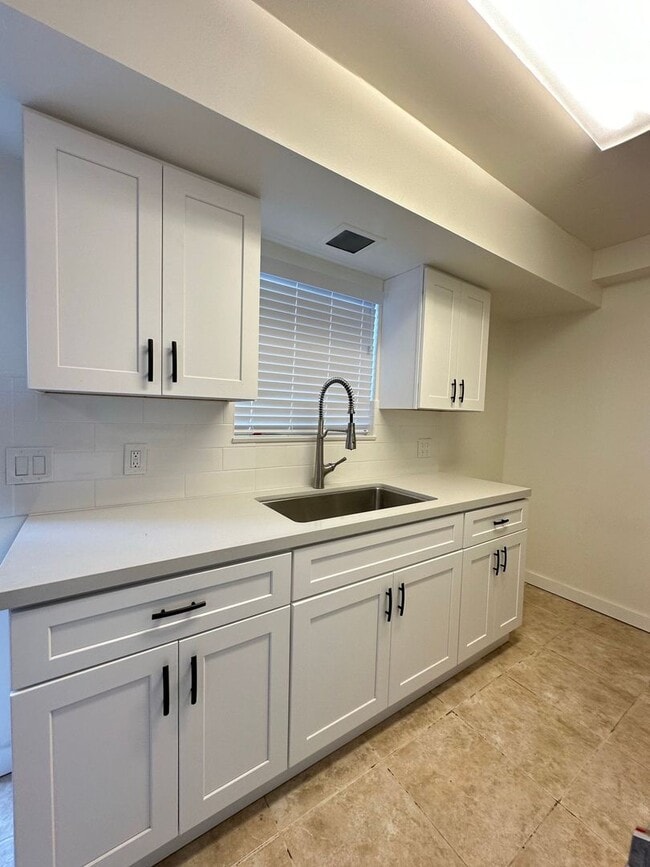 Primary Photo - Anaheim 3 Bedroom 2.5 Bath Townhome - 1 Ca...