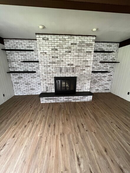 Building Photo - 1720 Heuss Ave