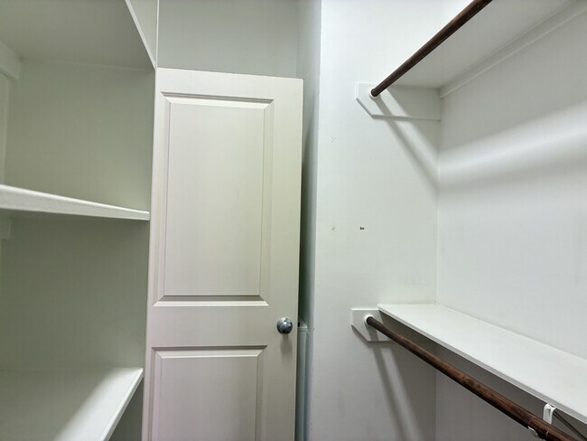 Building Photo - 1000 Columbus St