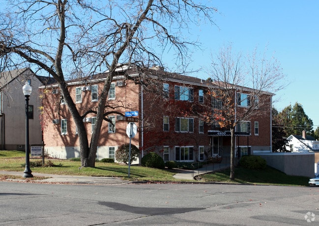 Primary Photo - 4900 Chicago