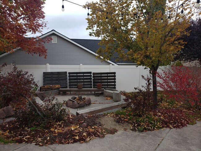 Building Photo - Beautiful Draper Home for Rent!