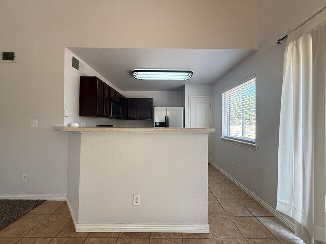 Building Photo - 14057 Tierra Delfin Dr