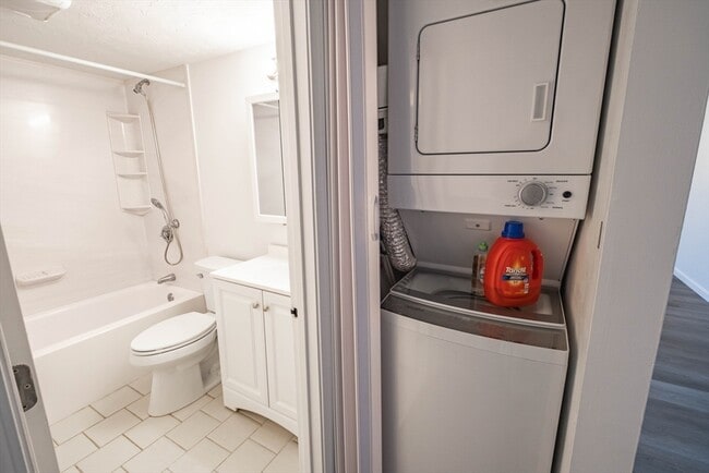 Building Photo - 100 High St