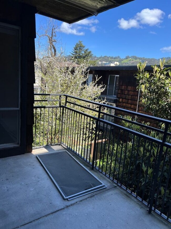 Building Photo - 2309 Blake St