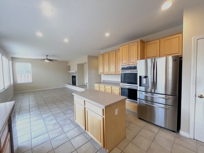 Building Photo - Super Desirable Southwest Reno