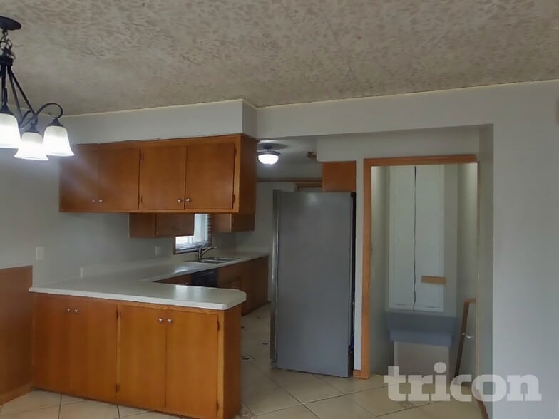 Building Photo - 1633 Sherwood Ave