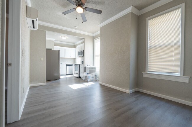 Building Photo - MOVE IN READY 2 Bedroom in the Heart of Oceanview!
