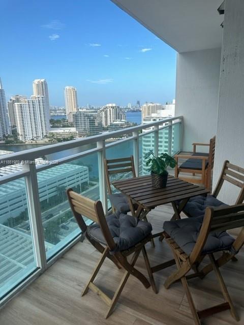 Building Photo - 950 Brickell Bay Dr