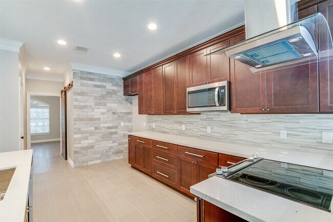 Building Photo - 5125 Carriage Bend Dr