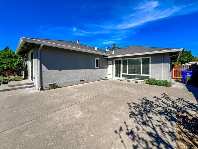 Building Photo - Beautiful Three Bedroom North Napa Home