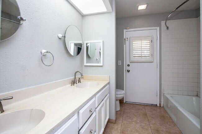 Building Photo - 4BR Entertainers Dream, McCormick Ranch