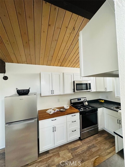 Building Photo - 26227 Lake Forest Dr