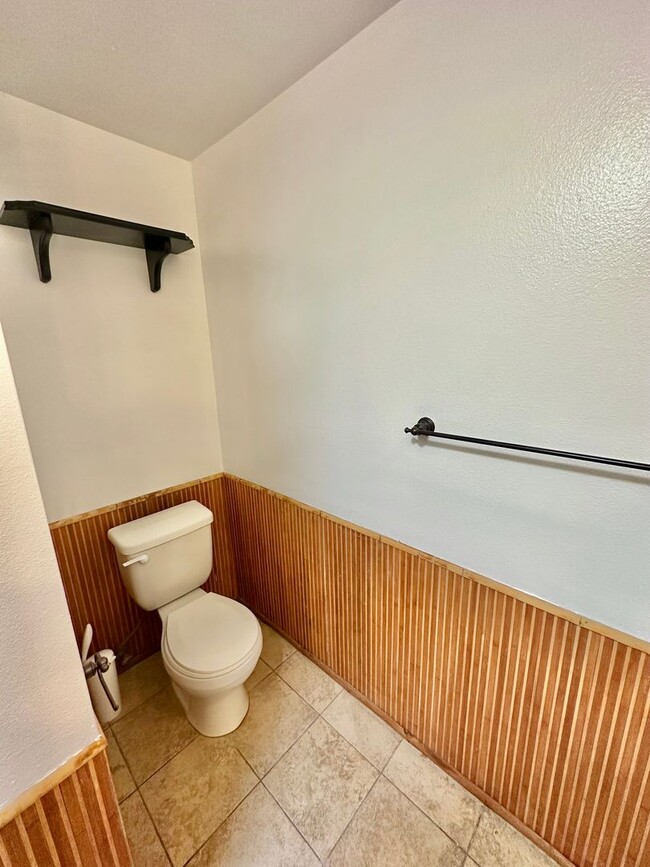 Building Photo - New partially furnished 2 bedroom / 2 bath...