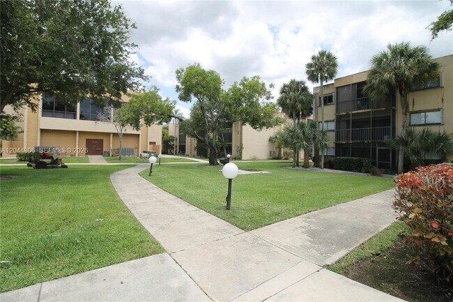 Building Photo - 8415 SW 107th Ave