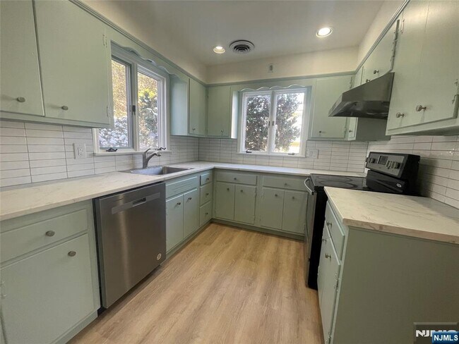 Building Photo - 506 Morningside Rd