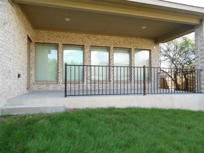 Building Photo - 225 Eagle Ford Dr
