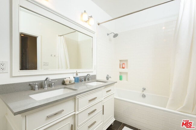 Building Photo - 13451 Friar St