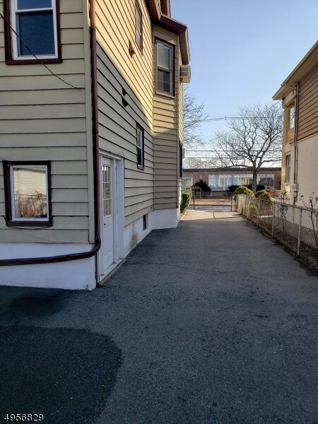 Building Photo - 30 Clifton Ave