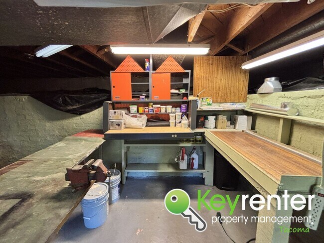 Building Photo - Charming 2-Bedroom Home with Modern Upgrad...